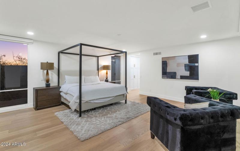 6664 N 40th St-large-026-017-6664 N 40th