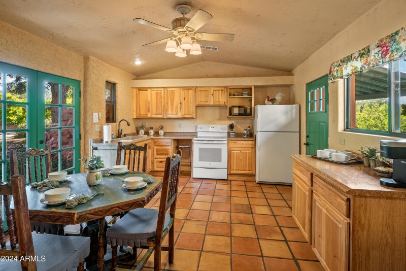 JL_3875NStagecoachRd-MonarchRoom-04