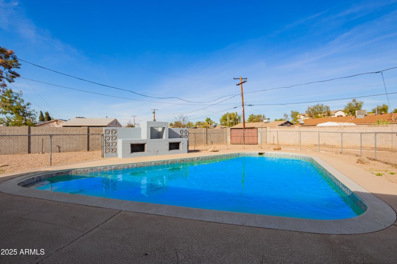 Huge lot, Pizza Oven, RV Gate