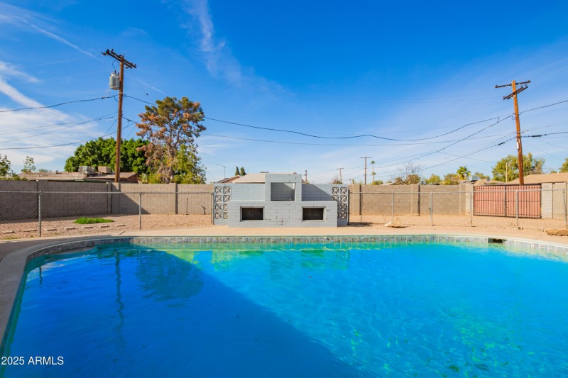 Huge lot, Pizza Oven, RV Gate