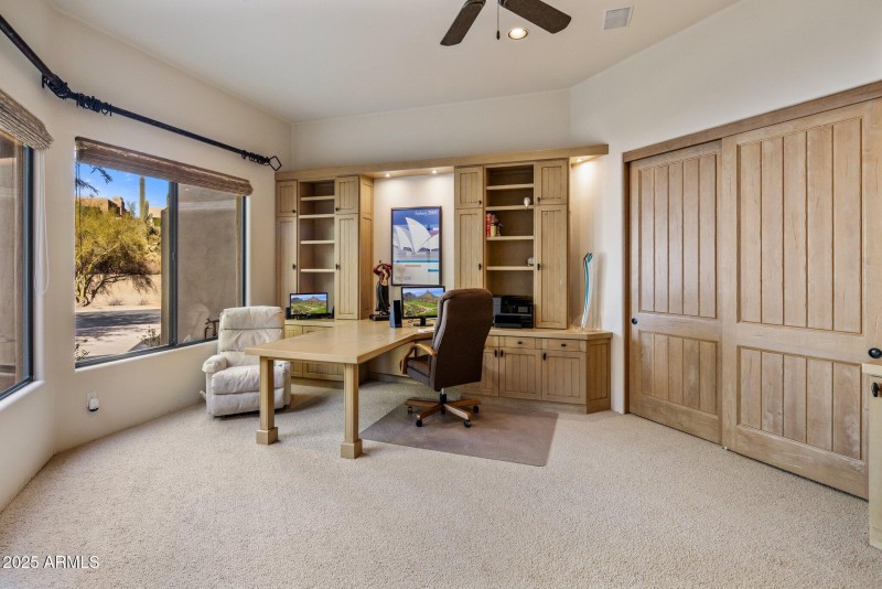 Bedroom / Office