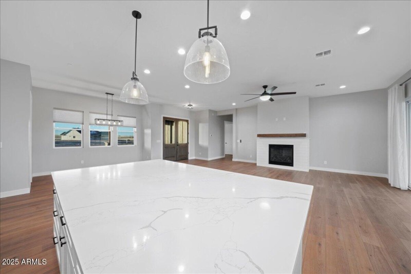 LOOKING TO DINING