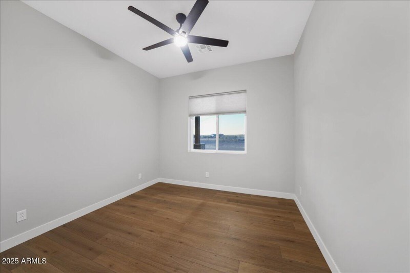 OFFICE/BEDROOM