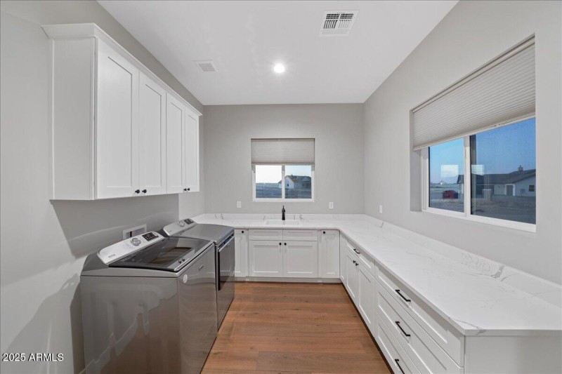 HUGE LAUNDRY ROOM