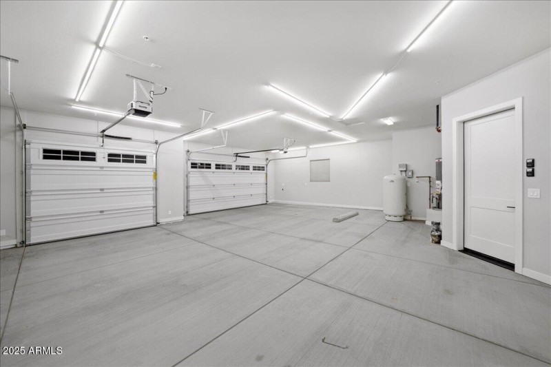 LARGE GARAGE
