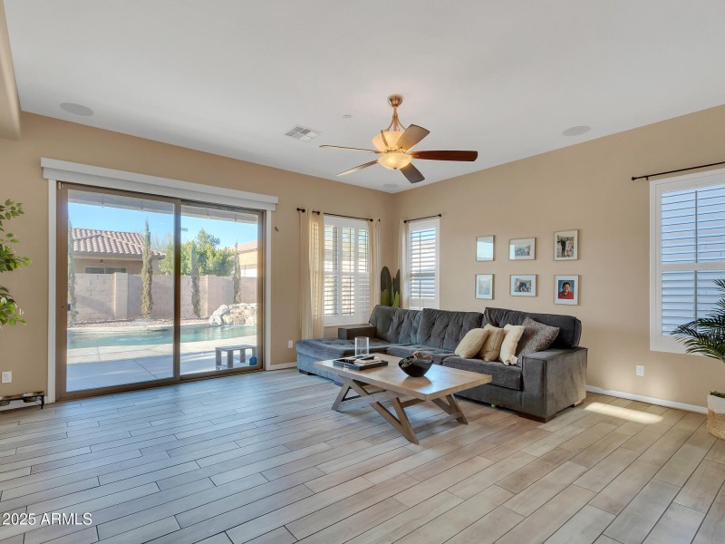 08-Family-room-(1)