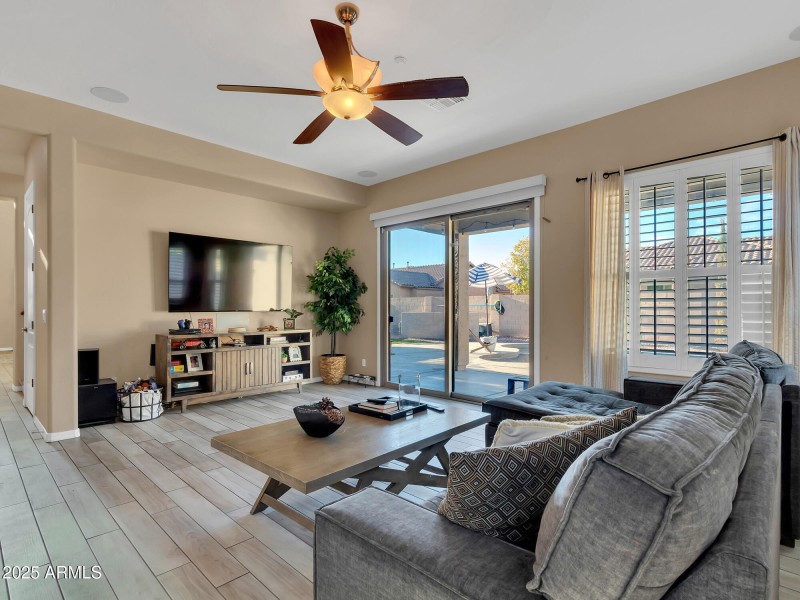 08-Family-room-(3)