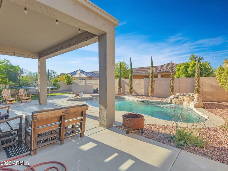 09-Backyard-(3)