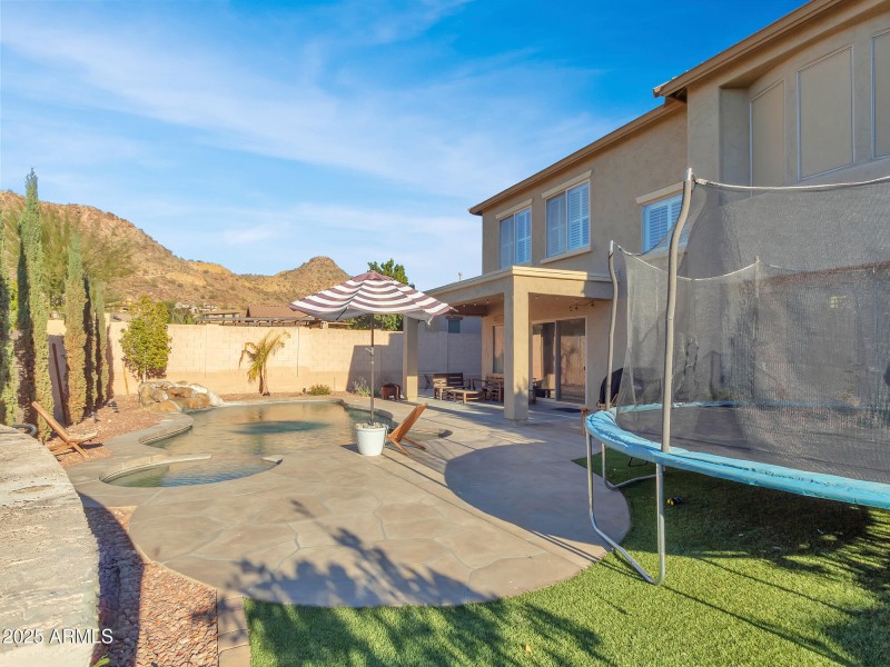 09-Backyard-(6)