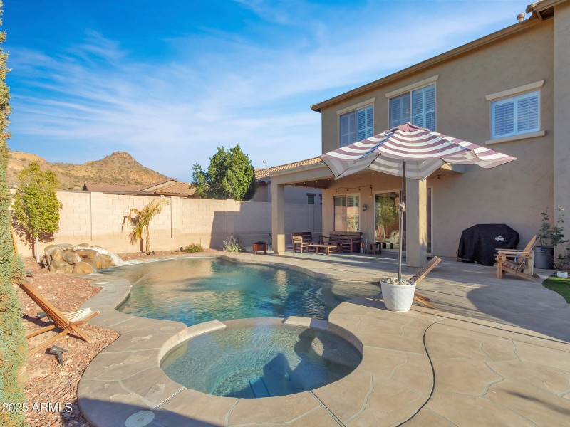 09-Backyard-(8)