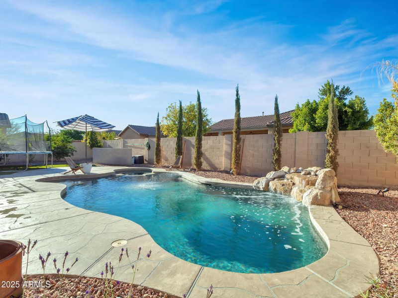 09-Backyard-(10)