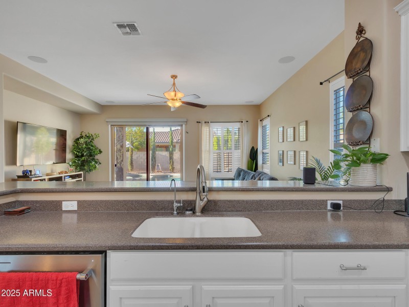 11-Kitchen-(4)