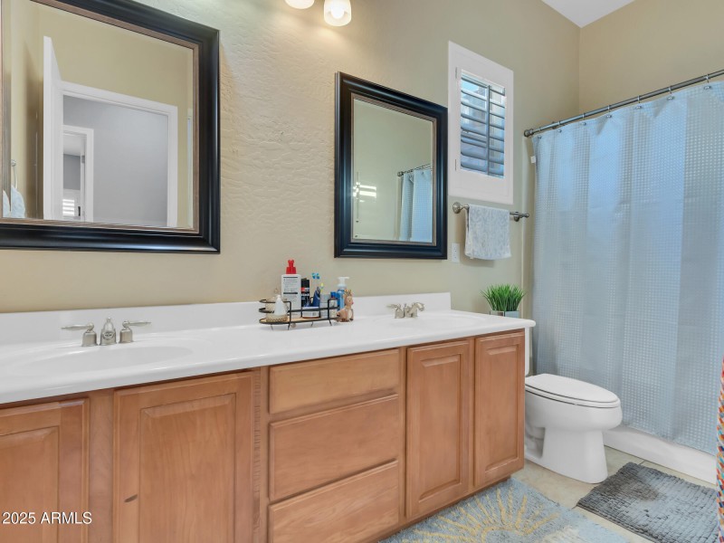19-Hall-bath