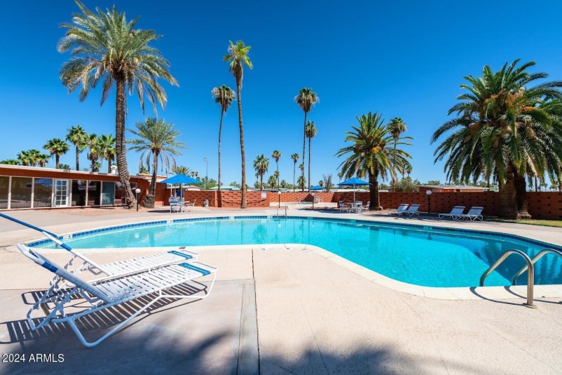 HOLIDAY VILLAGE POOL
