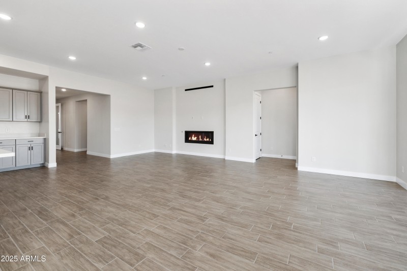 006_Living Room