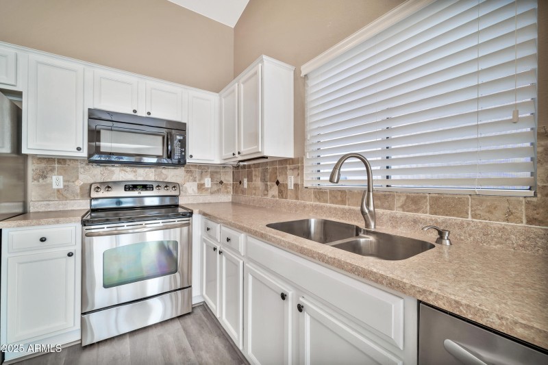 15653 W Monterey Way-10