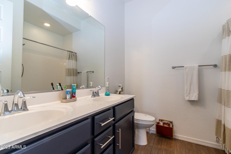 Hall bath 1