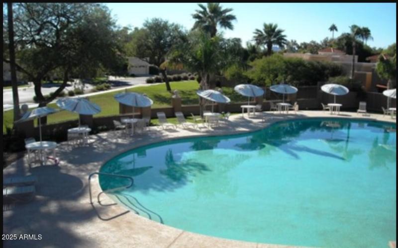 HEATED COMMUNITY P00L