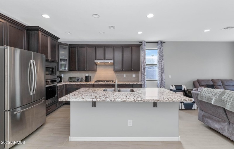 2405 E Beverly Rd-large-006-016-2405 E B