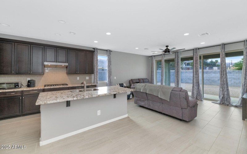 2405 E Beverly Rd-large-007-010-2405 E B