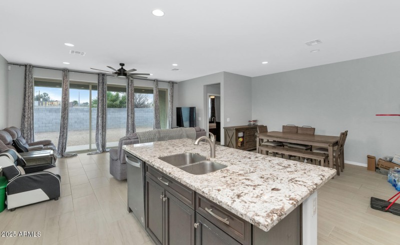 2405 E Beverly Rd-large-009-012-2405 E B