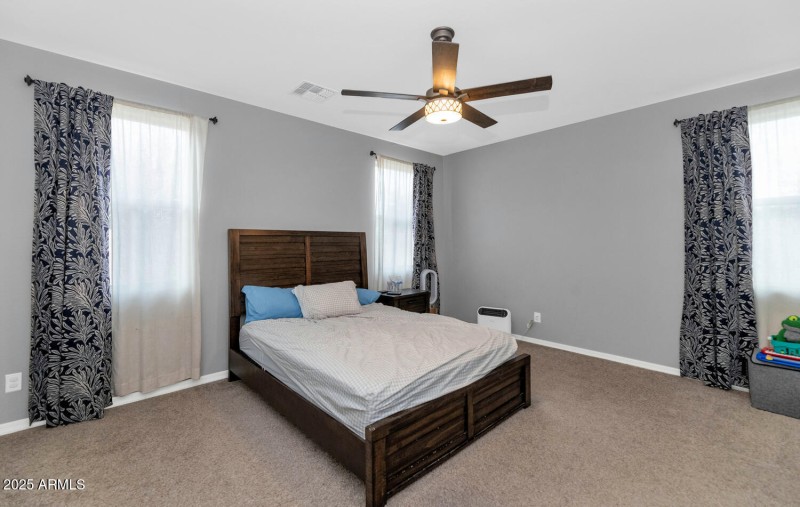 2405 E Beverly Rd-large-014-011-2405 E B