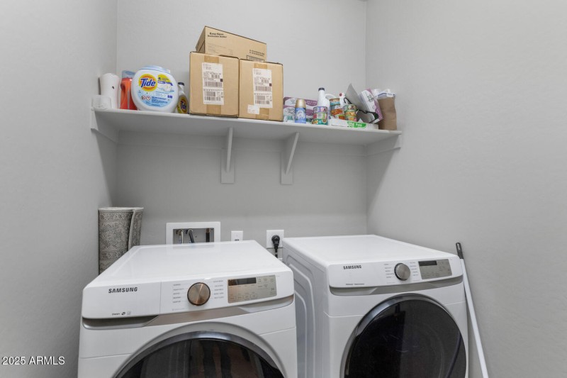 2405 E Beverly Rd-large-022-015-2405 E B