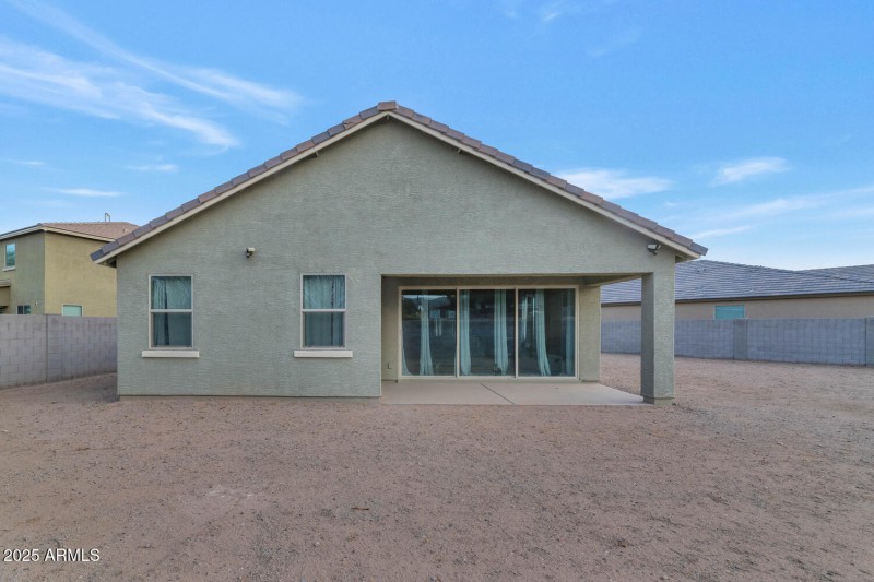 2405 E Beverly Rd-large-026-022-2405 E B