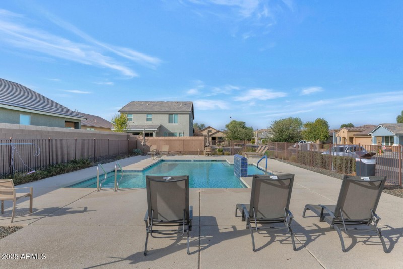 2405 E Beverly Rd-large-030-025-2405 E B