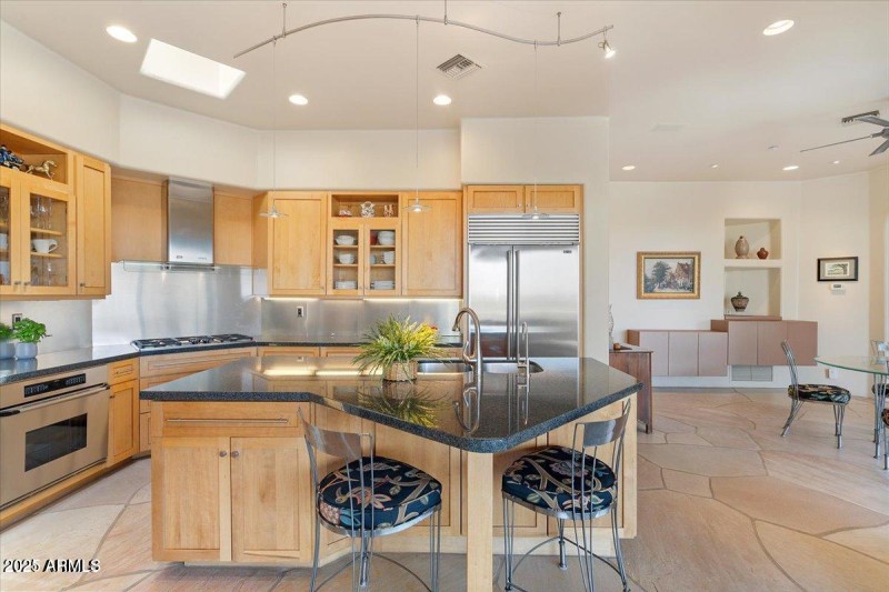 KITCHEN ISLAND