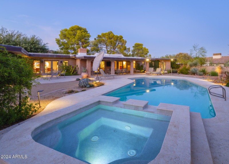 3921 E San Miguel Ave, PV, 85253