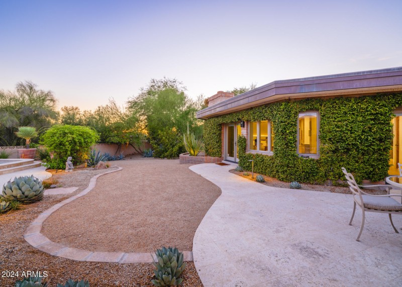 3921 E San Miguel Ave, PV, 85253