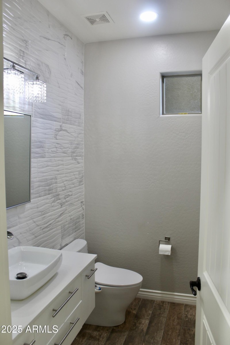 1st floor Bathroom