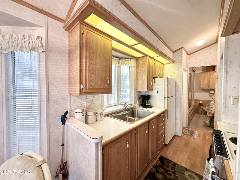 KITCHEN SINK