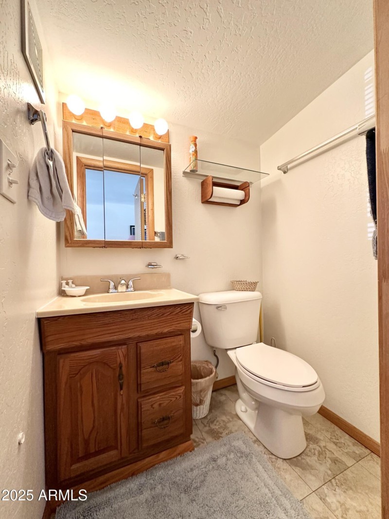 AZ ROOM HALF BATH