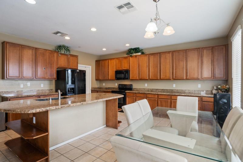 15296 W Coolidge-Kitchen