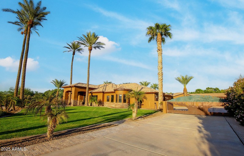 La Valencia Estate
