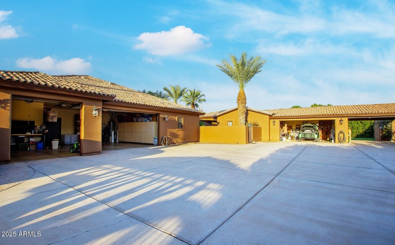 La Valencia Estate