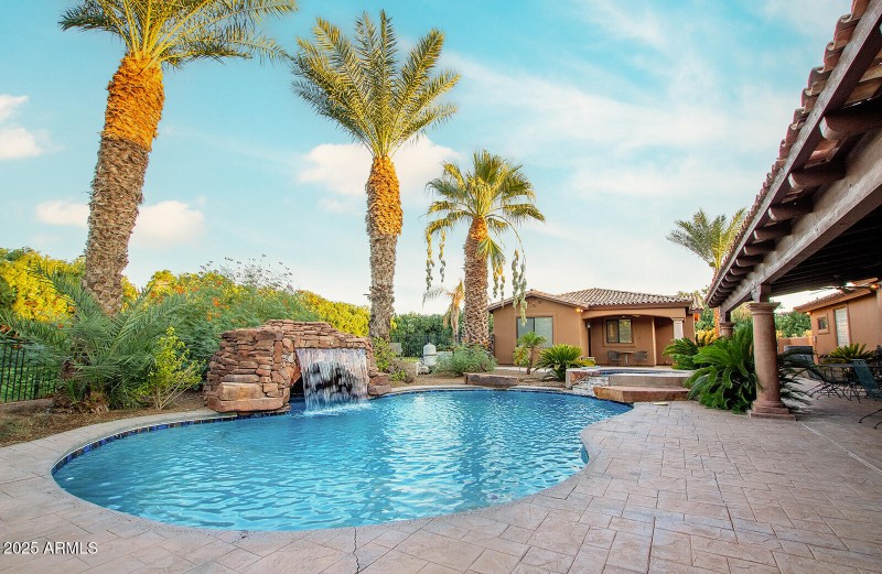 La Valencia Estate
