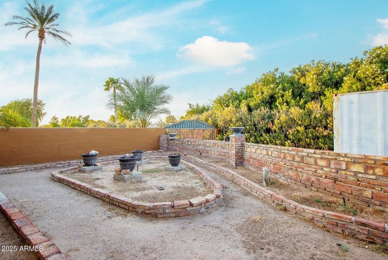 La Valencia Estate
