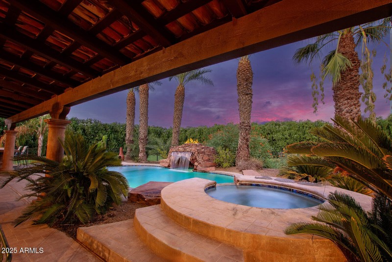 La Valencia Estate