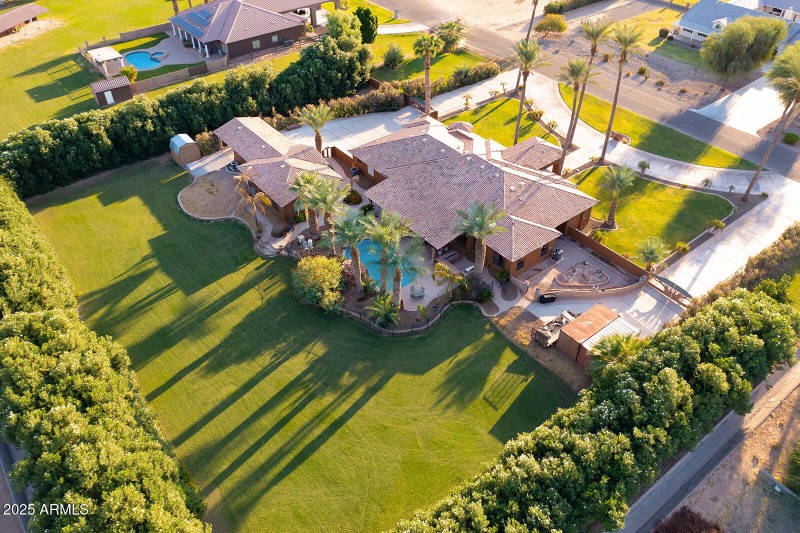 La Valencia Estate