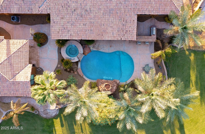 La Valencia Estate