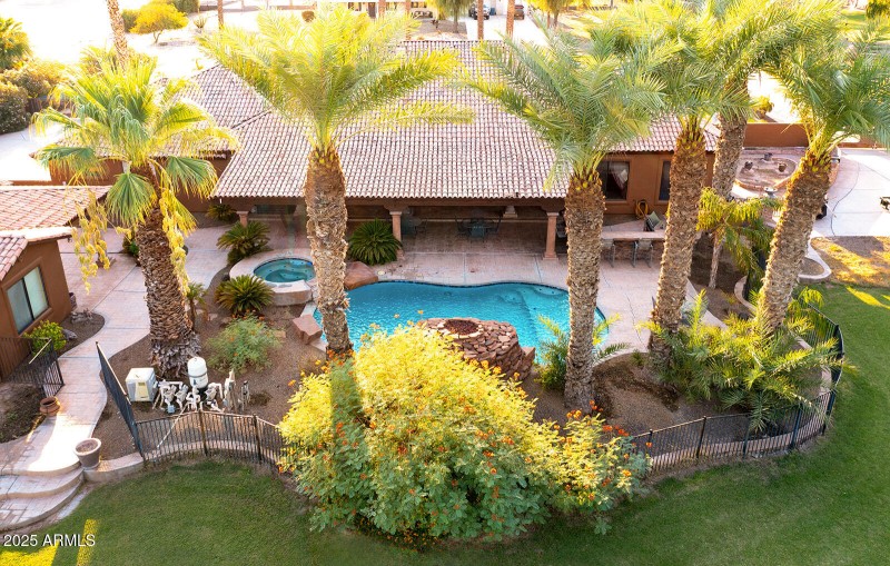 La Valencia Estate