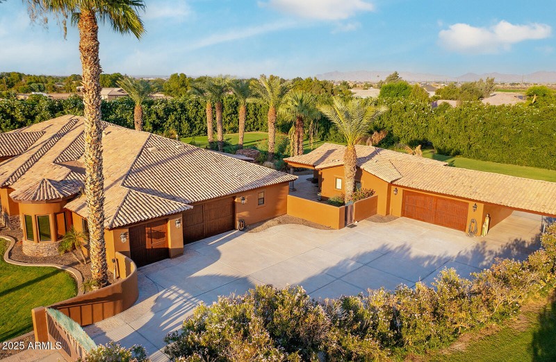La Valencia Estate