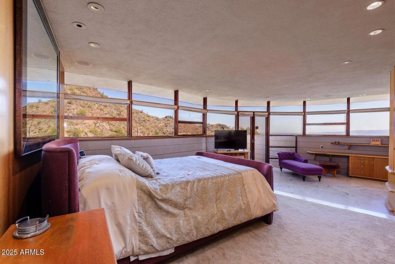 Primary suite