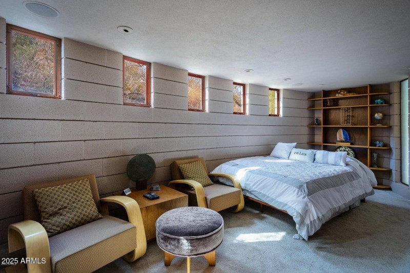 Den or bedroom 4