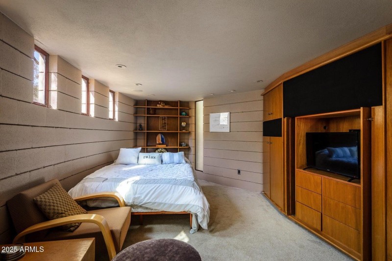 Den or bedroom 4