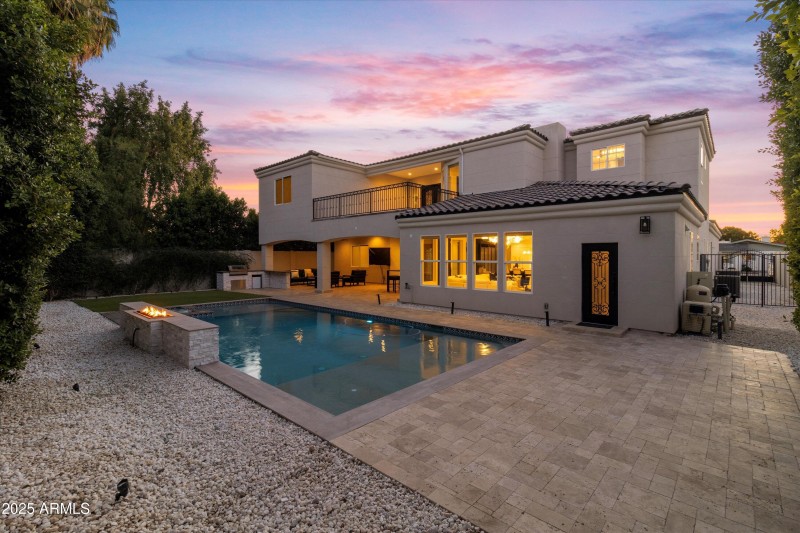 Spacious pool deck