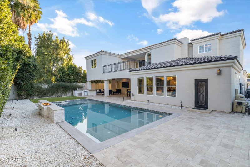 Spacious outdoor living for entertaining